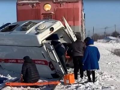 Один человек погиб при столкновении локомотива со скорой помощью в Хабаровском крае