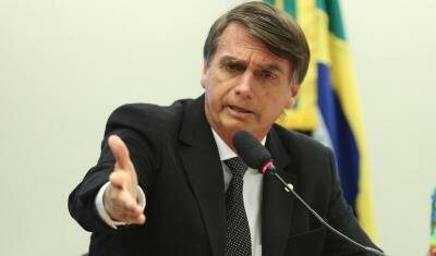 В Бразилии расследуют слова Жаира Болсонару о связи вакцинации от ковида и СПИД