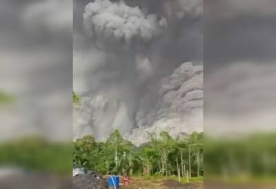 Один человек погиб и 41 пострадал при извержении вулкана Семеру в Индонезии