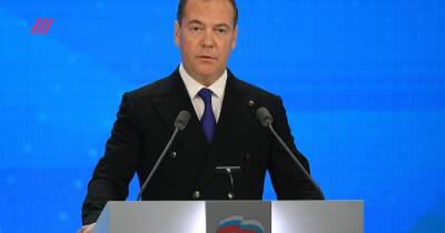 «Съезд сталинизаторов»: политолог Колесников объяснил, почему Медведева переизбрали главой «Единой России»