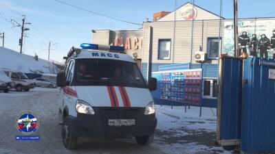 Новосибирские спасатели вытащили из машины уснувшего виновника ДТП