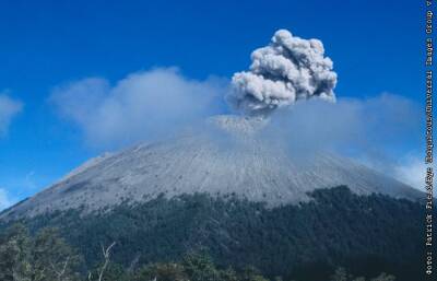 Один человек погиб в результате извержения вулкана Семеру в Индонезии