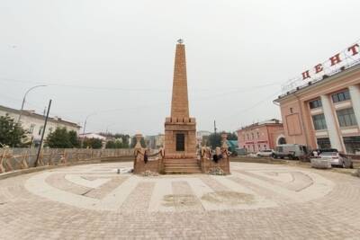 Правительство Бурятии через суд добилось ремонта памятника на площади Революции