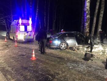 Страшная авария в Вологде: переломанного водителя едва вытащили из разбитого «Мерседеса»