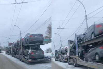 В Новосибирске заметили автовозы с десятками каршеринговых машин