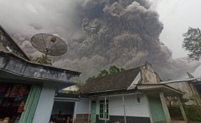 Число погибших в результате извержения вулкана в Индонезии увеличилось - unn.com.ua - Украина - Киев - Индонезия