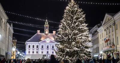 ФОТО. Невероятно красивый рождественский Тарту: снежная елка, каток, карусель, ярмарка и пони
