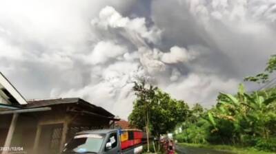 Извержение вулкана Семеру в Индонезии: 13 погибших, около 100 пострадавших