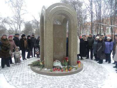 В Перми почтили память жертв пожара в "Хромой лошади"