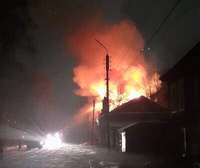 Сильный пожар произошел на складе в Тверской области
