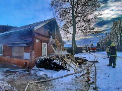 В Смоленске пожарные тушили частный дом