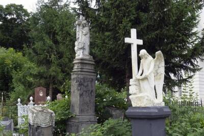 Реставраторы рассказали, почему ангелы скорби на Всехсвятском кладбище в Туле изменили внешний вид