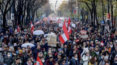 В Австрии более 40 тысяч человек протестовали против карантина и вакцинации