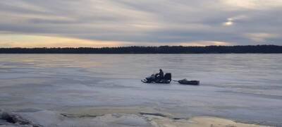 «Родной, только держись»: очевидцы рассказали, как спасали рыбака, провалившегося под лед на лесном озере в Карелии