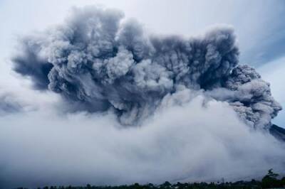 Новые выбросы вулкана Семеру зафиксированы в Индонези