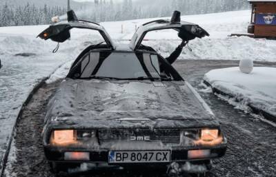 В украинских Карпатах заметили редкий автомобиль из фильма "Назад в будущее"
