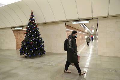 На станциях московского метро появятся новогодние ёлки