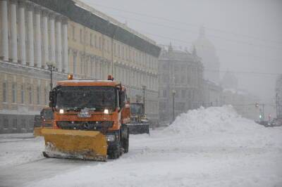 С улиц Петербурга вывезли 45 тысяч кубометров снега