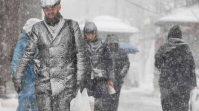 Снег и гололедица: неделя начнется со сложных погодных условий