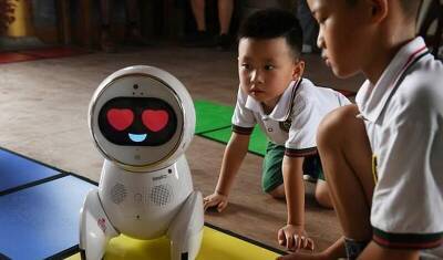 Южная Корея: в детских садах нянек заменили на роботов