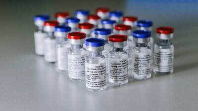 Около 200 млн человек привились от COVID-19 российскими вакцинами