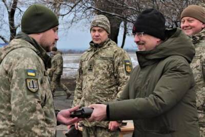 Министр обороны Украины посетил позиции ВСУ в Донбассе