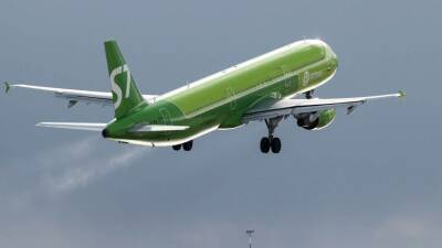 Следователи выясняют обстоятельства экстренной посадки самолета S7 в Иркутске
