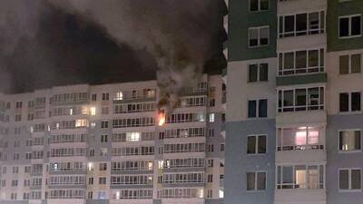 В Санкт-Петербурге загорелась квартира в многоэтажном доме
