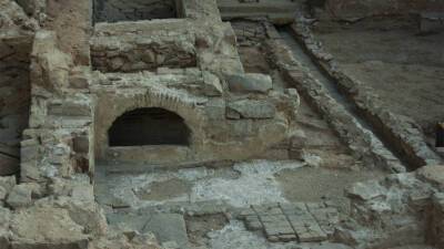 В гробницах на Кипре найдены золотые украшения эпохи Нефертити