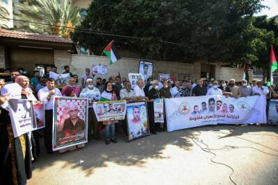 Пять административно арестованных палестинцев добились свободы бессрочной голодовкой