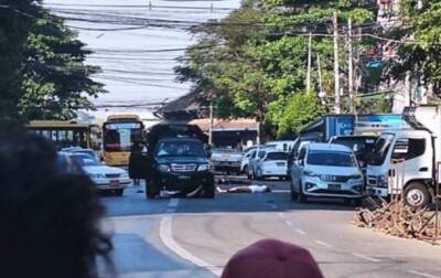 В Мьянме авто военных протаранило толпу протестующих, есть погибшие - korrespondent.net - Украина - Бирма - Янгон