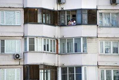 Россиянам разъяснили новые штрафы за незаконное остекление балконов