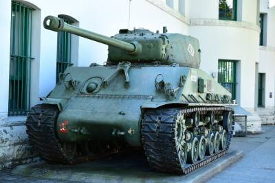 Британский историк Холланд назвал лучшим танком Второй мировой войны «Шерман», а не Т-34