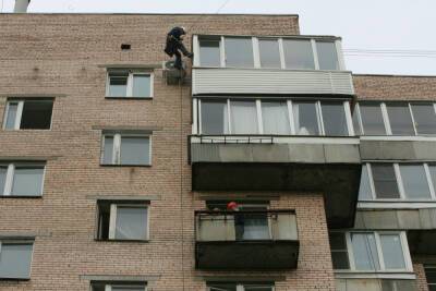 Россиян будут штрафовать за самовольное остекление балкона