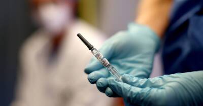 В Бразилии медсестра по ошибке ввела младенцам COVID-вакцину. Детей срочно госпитализировали