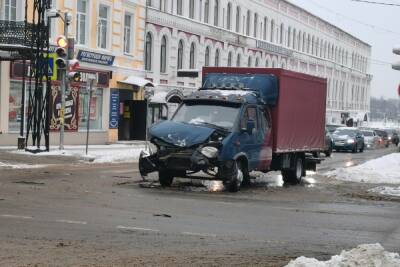 В Рыбинске «Газель» протаранила «скорую помощь»