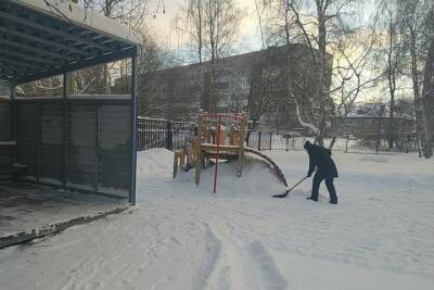 Петрозаводчане в выходной взялись за лопаты и очистили заснеженный город