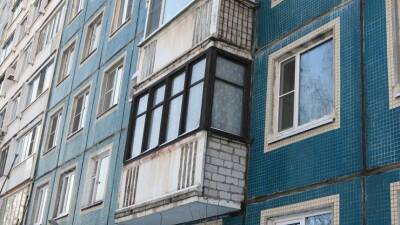 Россиян начнут штрафовать за обшивку и остекление балконов