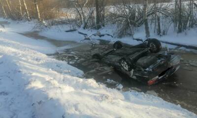 В Карелии автомобиль провалился в канаву: один человек погиб