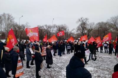 Новые акции и пикеты. Противники QR-кодов в Екатеринбурге продолжают штурмовать МОБ