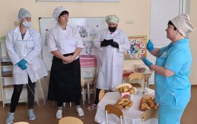 Повара детских садов Южно-Сахалинска делятся опытом друг с другом