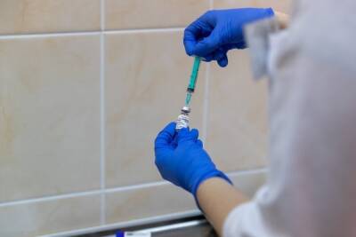 62% от плана привились от коронавируса в Псковской области