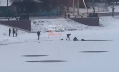 Двое подростков провалились под лед на Выксунском пруду