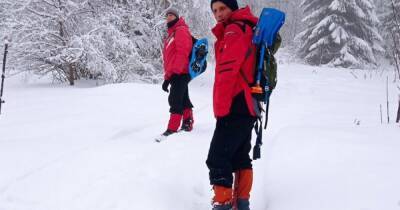 На Закарпатье в горах заблудился турист, поехавший кататься на снегоходе (ФОТО)