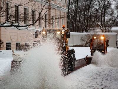 Житель Москвы обстрелял водителя снегоуборочной машины, обрызгавшего его грязью
