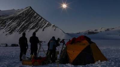 ФОТОФАКТ: Солнечное затмение произошло над Антарктидой