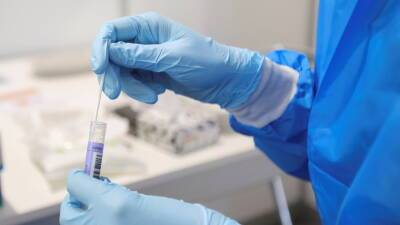 В ЮАР рассказали о выявлении «омикрона» у новых заболевших коронавирусом