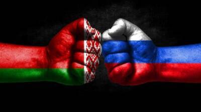 Белорусы поплатились санкциями за отказ предавать Россию – политолог