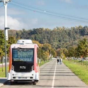 Во Франции появился беспилотный пассажирский автобус
