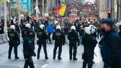 В Бельгии сотни людей вышли на акцию протеста против коронавирусных ограничений